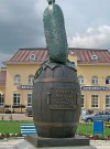 Памятник Огурцу. Художественное литье из бронзы г.Луховицы, МО, Скульптор В.Б.Горбунов. hspace=