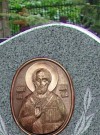 Барельеф святого на надгробии. hspace=