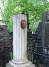 Классическое исполнение надгробия. Барельеф лика Св. Николая Чудотворца. hspace=