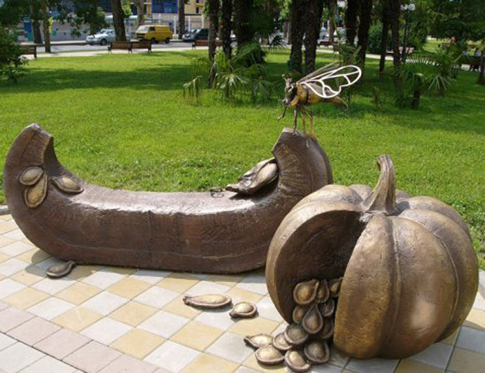 Необычные памятники Pamyatnik-muhe-zikotuhe